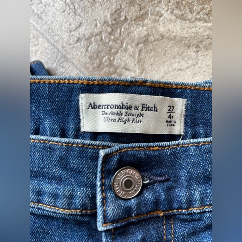 Abercrombie & Fitch - The Ankle Straight Ultra High Rise Jean